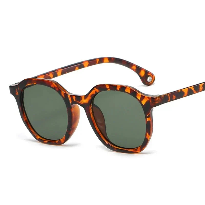 Ateru Women’s Modern Frame Sunglasses